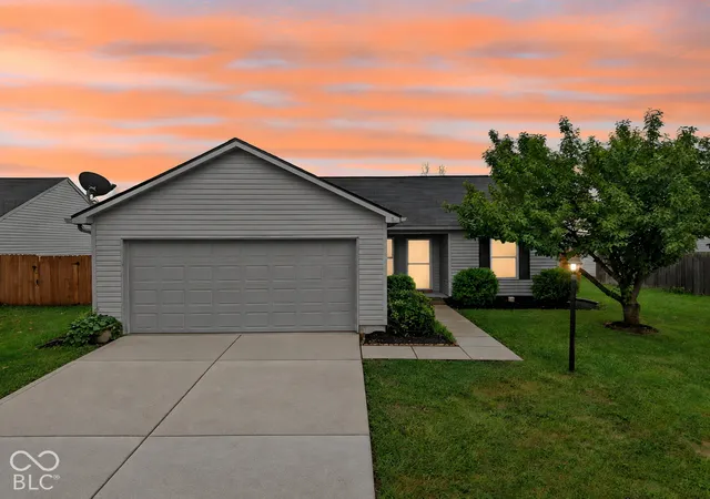 Single family home for sale at 1585 Sweetwater Ln, Greenfield, IN 46140 | MLS# 22127456