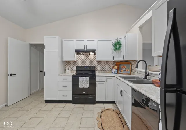 Photo 3 of Single family home for sale at 1585 Sweetwater Ln, Greenfield, IN 46140 | MLS# 22127456 | Listing updated on 2026-09-23