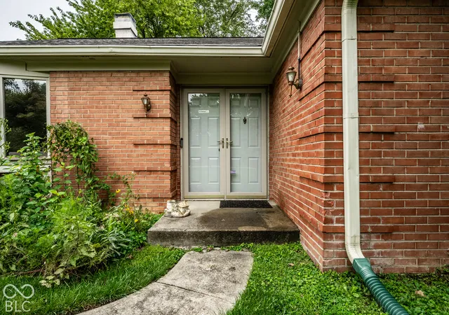 Photo 3 of Single family home for sale at 560 Golf Ln, Indianapolis, IN 46260 | MLS# 22127464 | Listing updated on 2026-10-01