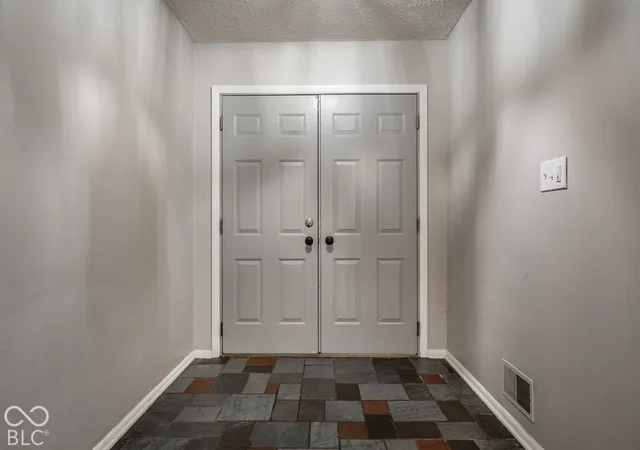 Photo 4 of Single family home for sale at 560 Golf Ln, Indianapolis, IN 46260 | MLS# 22127464 | Listing updated on 2026-10-01
