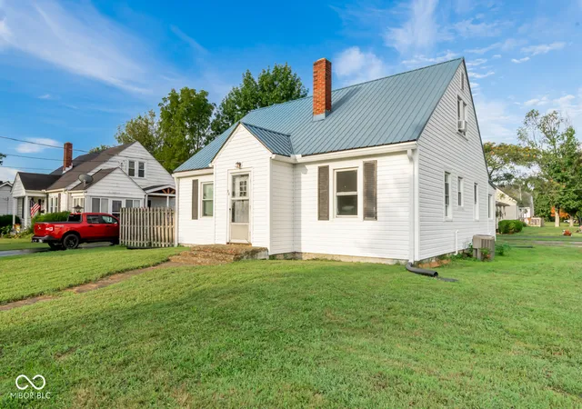 Photo 3 of Sale Pending at 90 N Park Dr, Scottsburg, IN 47170 | MLS# 22127466 | Listing updated on 2026-09-23