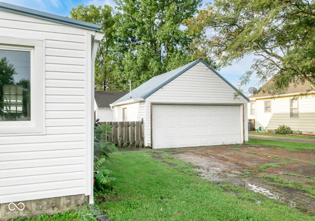 Photo 3 of Sale Pending at 90 N Park Dr, Scottsburg, IN 47170 | MLS# 22127466 | Listing updated on 2026-09-23