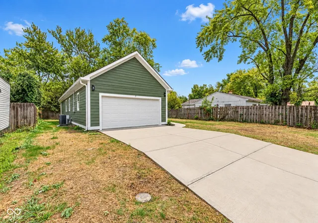 Photo 2 of Single family home for sale at 9920 Maurine Dr, Indianapolis, IN 46235 | MLS# 22127467 | Listing updated on 2026-09-22