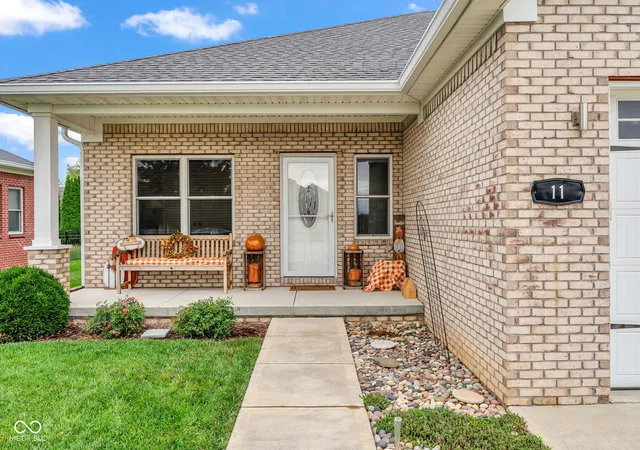 Photo 2 of Single family home for sale at 11 Brg Hampton Dr, Crawfordsville, IN 47933 | MLS# 22127495 | Listing updated on 2026-09-22