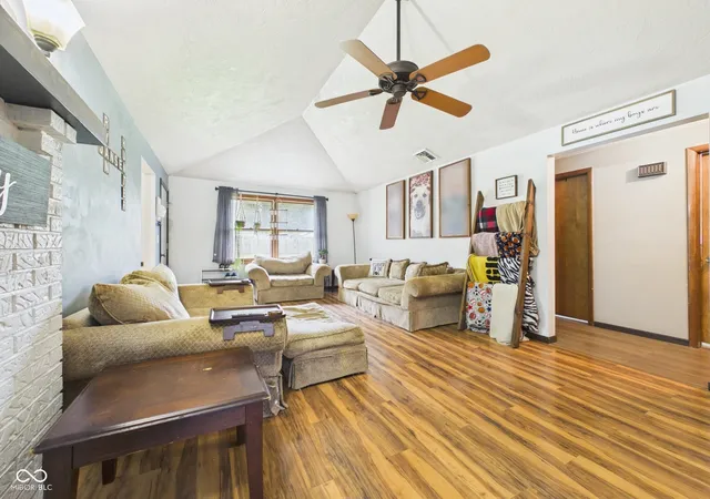 Photo 3 of Single family home for sale at 507 Country Clb Ln, Anderson, IN 46011 | MLS# 22127505 | Listing updated on 2026-09-25