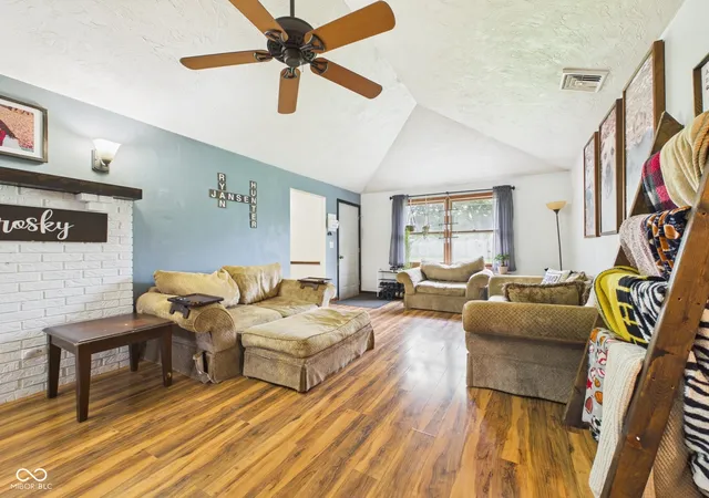 Photo 4 of Single family home for sale at 507 Country Clb Ln, Anderson, IN 46011 | MLS# 22127505 | Listing updated on 2026-09-25