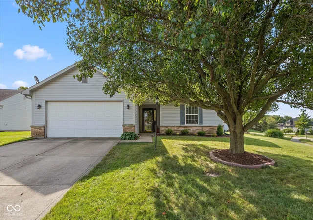 Single family home for sale at 111 Brixton Woods E Dr, Pittsboro, IN 46167 | MLS# 22127508