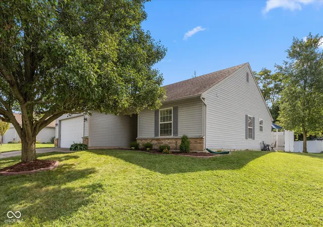 Photo 1 of Single family home for sale at 111 Brixton Woods E Dr, Pittsboro, IN 46167 | MLS# 22127508 | Listing updated on 2026-09-23