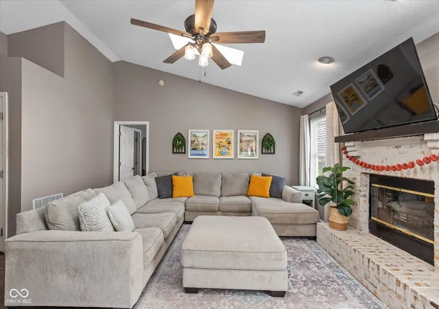 Photo 4 of Single family home for sale at 111 Brixton Woods E Dr, Pittsboro, IN 46167 | MLS# 22127508 | Listing updated on 2026-09-23