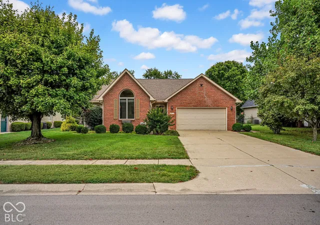 Single family home for sale at 2470 Fairfax Ct, Columbus, IN 47203 | MLS# 22127514