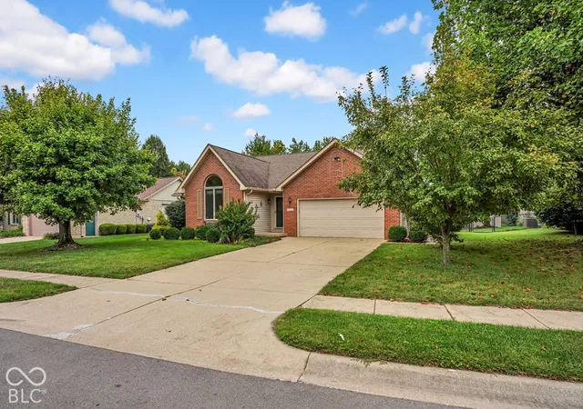 Photo 1 of Single family home for sale at 2470 Fairfax Ct, Columbus, IN 47203 | MLS# 22127514 | Listing updated on 2026-09-23