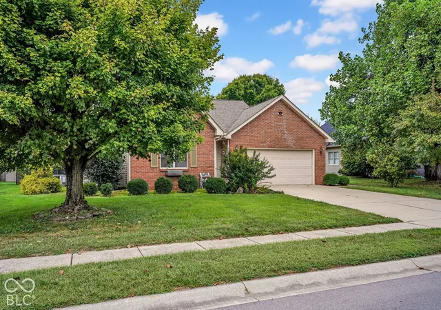 Photo 2 of Single family home for sale at 2470 Fairfax Ct, Columbus, IN 47203 | MLS# 22127514 | Listing updated on 2026-09-23