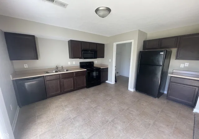 Photo 4 of Single family home for sale at 2005 Falcon Ct, Franklin, IN 46131 | MLS# 22127519 | Listing updated on 2026-09-22