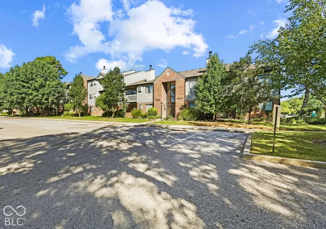 Photo 2 of Condo for sale at 4250 Village Pkwy Cir E #5, Indianapolis, IN 46254 | MLS# 22127537 | Listing updated on 2026-10-20
