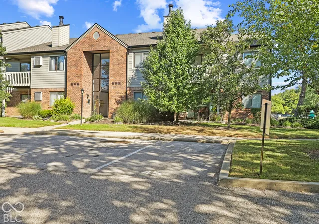 Photo 3 of Condo for sale at 4250 Village Pkwy Cir E #5, Indianapolis, IN 46254 | MLS# 22127537 | Listing updated on 2026-10-20