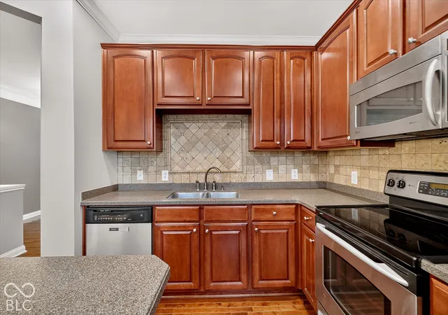 Photo 4 of Townhouse for sale at 8655 N Meridian St, Indianapolis, IN 46260 | MLS# 22127539 | Listing updated on 2026-10-06