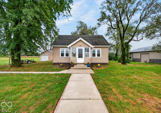 Photo 3 of Single family home for sale at 7303 E 400 South, Columbus, IN 47203 | MLS# 22127541 | Listing updated on 2026-10-03