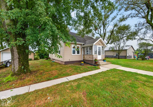 Photo 4 of Single family home for sale at 7303 E 400 South, Columbus, IN 47203 | MLS# 22127541 | Listing updated on 2026-10-03
