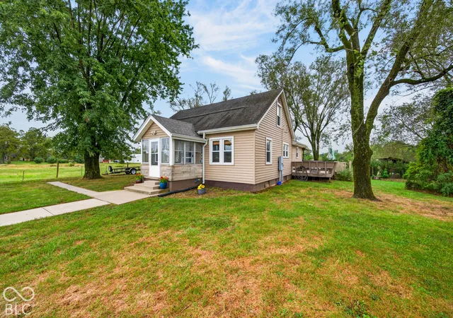 Photo 3 of Single family home for sale at 7303 E 400 South, Columbus, IN 47203 | MLS# 22127541 | Listing updated on 2026-10-03