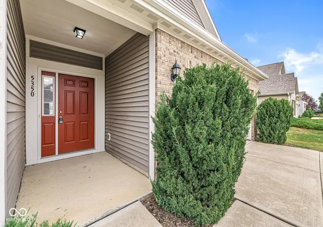 Photo 2 of Single family home for sale at 5350 Tanglewood Ln, Whitestown, IN 46075 | MLS# 22127550 | Listing updated on 2026-10-05