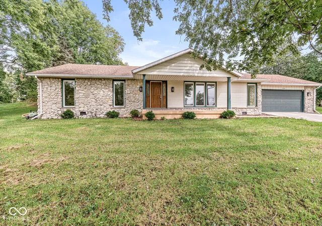 Single family home for sale at 4300 E Maple Manor Pkwy, Muncie, IN 47302 | MLS# 22127560