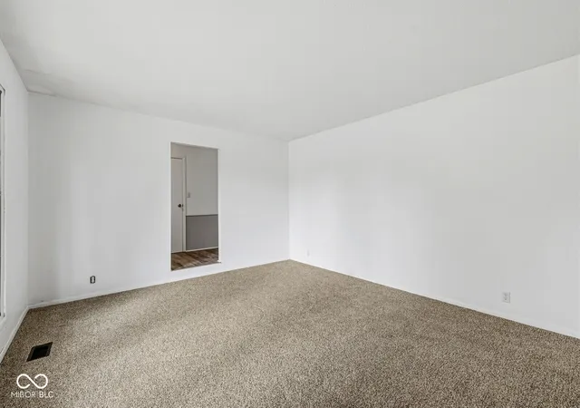Photo 2 of Single family home for sale at 4300 E Maple Manor Pkwy, Muncie, IN 47302 | MLS# 22127560 | Listing updated on 2026-09-22