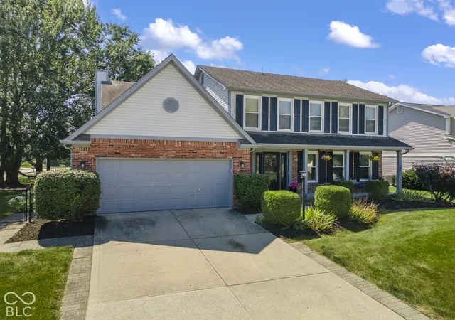 Photo 3 of Single family home for sale at 1067 Arlington Ct, Carmel, IN 46280 | MLS# 22127562 | Listing updated on 2026-09-23