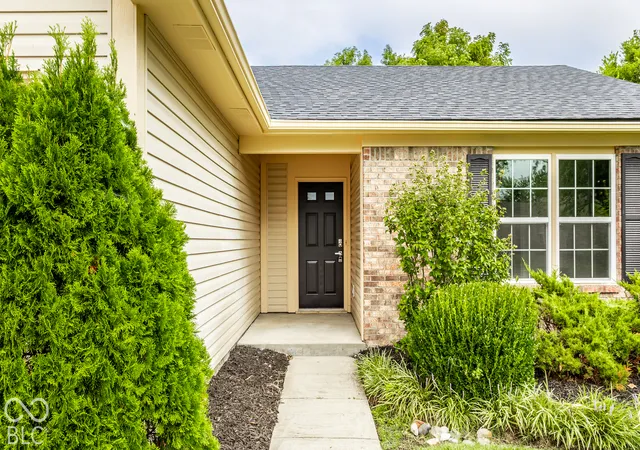 Photo 2 of Single family home for sale at 18061 Sanibel Cir, Westfield, IN 46062 | MLS# 22127565 | Listing updated on 2026-09-29