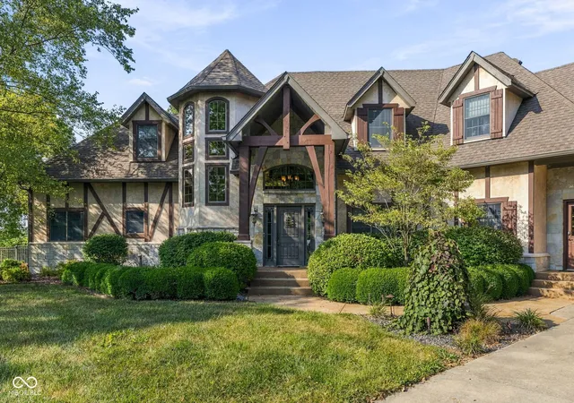 Photo 4 of Single family home for sale at 990 W Stones Xing Rd, Greenwood, IN 46143 | MLS# 22127568 | Listing updated on 2026-09-29