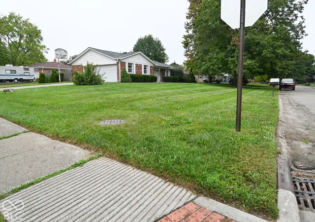 Photo 3 of Single family home for sale at 551 Castle Manor, Indianapolis, IN 46214 | MLS# 22127569 | Listing updated on 2026-09-30