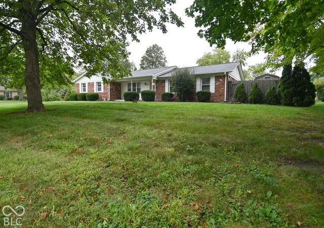 Photo 3 of Single family home for sale at 551 Castle Manor, Indianapolis, IN 46214 | MLS# 22127569 | Listing updated on 2026-09-30