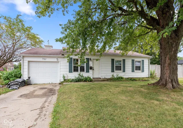 Photo 1 of Single family home for sale at 701 Maple Ln, Brownsburg, IN 46112 | MLS# 22127578 | Listing updated on 2026-10-08