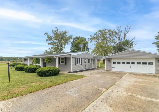 Photo 2 of Single family home for sale at 8846 W Dorsey Ct, Knightstown, IN 46148 | MLS# 22127585 | Listing updated on 2026-09-23