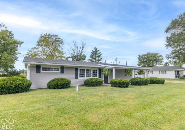 Photo 3 of Single family home for sale at 8846 W Dorsey Ct, Knightstown, IN 46148 | MLS# 22127585 | Listing updated on 2026-09-23