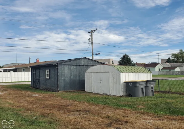 Photo 3 of Sale Pending at 706 W Laurel St, Seymour, IN 47274 | MLS# 22127611 | Listing updated on 2026-09-27