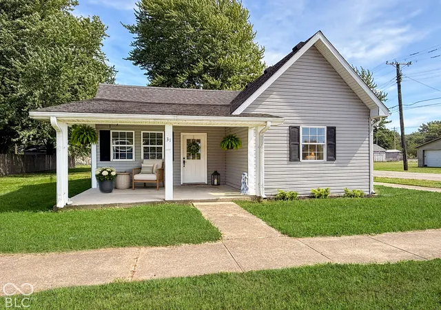 Single family home for sale at 31 S Superior St, Alexandria, IN 46001 | MLS# 22127619