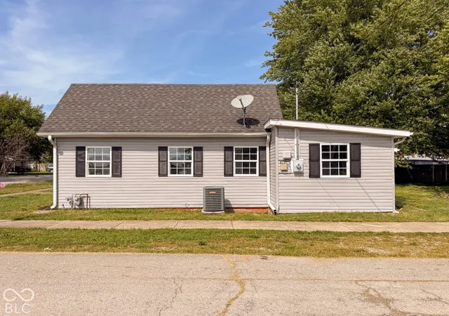 Photo 4 of Single family home for sale at 31 S Superior St, Alexandria, IN 46001 | MLS# 22127619 | Listing updated on 2026-09-26