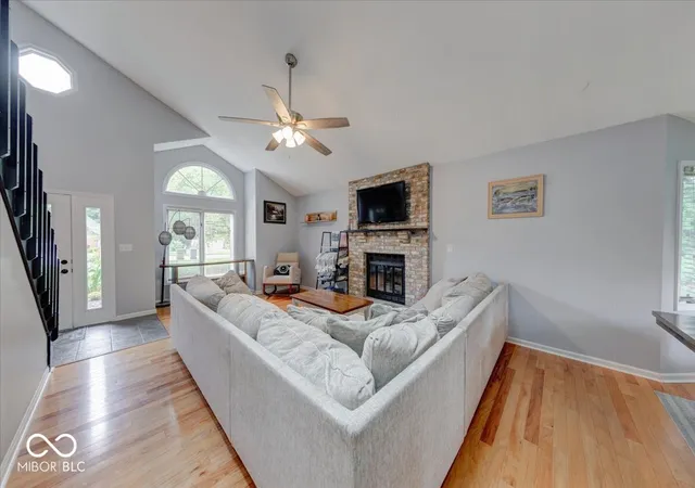 Photo 4 of Sale Pending at 135 W 88th Street, Indianapolis, IN 46260 | MLS# 22127621 | Listing updated on 2026-09-28