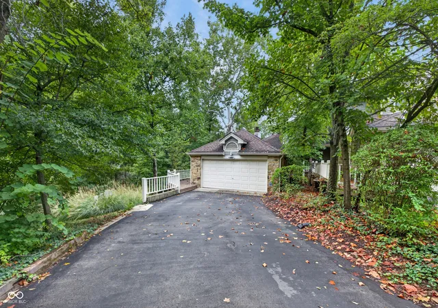 Photo 3 of Condo for sale at 8169 Upper Bay Ln, Indianapolis, IN 46236 | MLS# 22127639 | Listing updated on 2026-09-23