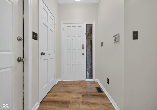 Photo 4 of Condo for sale at 8169 Upper Bay Ln, Indianapolis, IN 46236 | MLS# 22127639 | Listing updated on 2026-09-23