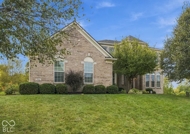 Photo 1 of Sale Pending at 3901 Castle Rock Dr, Zionsville, IN 46077 | MLS# 22127641 | Listing updated on 2026-09-30