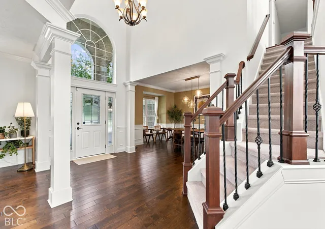 Photo 4 of Sale Pending at 3901 Castle Rock Dr, Zionsville, IN 46077 | MLS# 22127641 | Listing updated on 2026-09-30