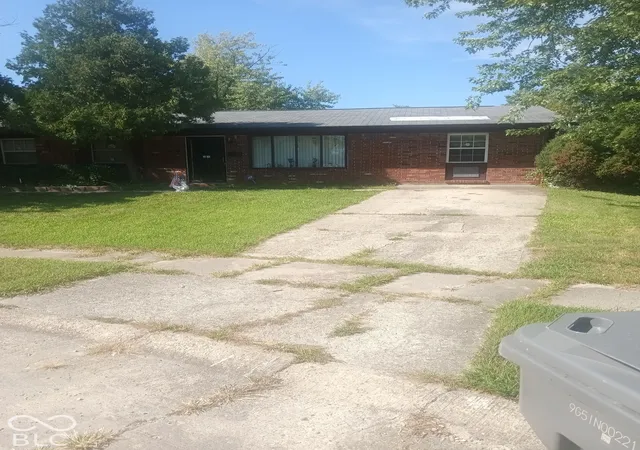 Photo 1 of Single family home for sale at 3944 Kivet Ct, Indianapolis, IN 46235 | MLS# 22127647 | Listing updated on 2026-09-23