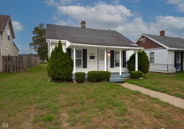 Photo 2 of Single family home for sale at 142 Cleveland St, Columbus, IN 47201 | MLS# 22127648 | Listing updated on 2026-09-23