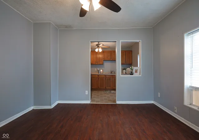 Photo 3 of Single family home for sale at 142 Cleveland St, Columbus, IN 47201 | MLS# 22127648 | Listing updated on 2026-09-23