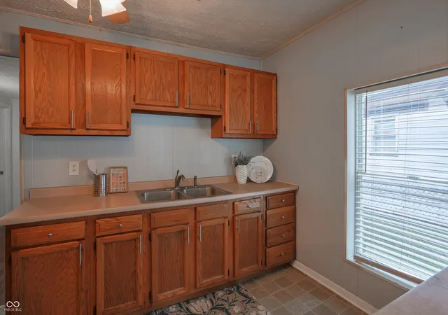 Photo 4 of Single family home for sale at 142 Cleveland St, Columbus, IN 47201 | MLS# 22127648 | Listing updated on 2026-09-23