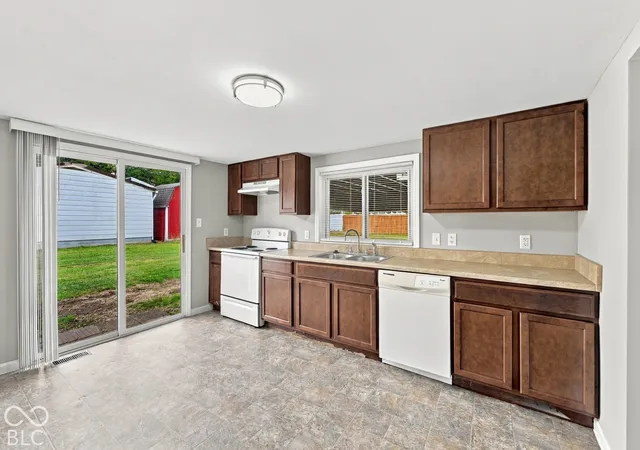 Photo 4 of Single family home for sale at 245 S Jefferson St, Danville, IN 46122 | MLS# 22127650 | Listing updated on 2026-09-30