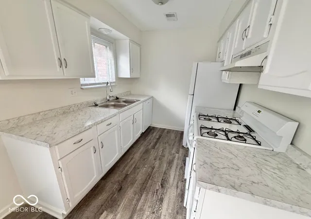Photo 3 of Condo for sale at 954 Greenwood W, Greenwood, IN 46142 | MLS# 22127658 | Listing updated on 2026-09-23