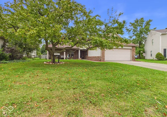 Photo 2 of Single family home for sale at 1526 Scarlett Dr, Anderson, IN 46013 | MLS# 22127662 | Listing updated on 2026-09-23