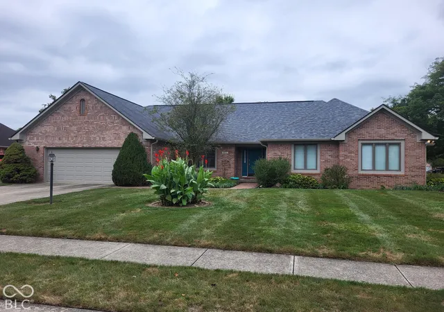 Photo 1 of Single family home for sale at 870 Ironwood E Dr, Brownsburg, IN 46112 | MLS# 22127667 | Listing updated on 2026-10-08